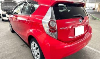 Toyota Aqua HYBRID full