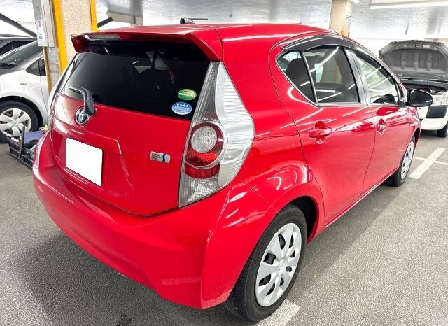 Toyota Aqua HYBRID full