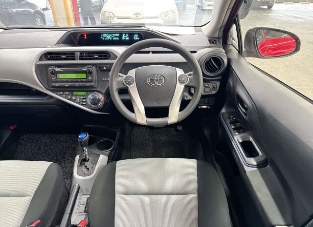 Toyota Aqua HYBRID full