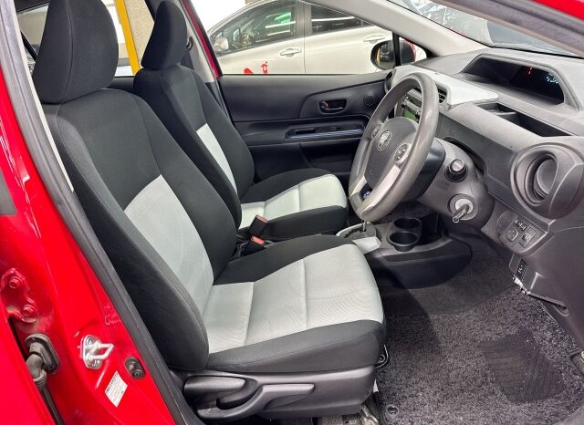 Toyota Aqua HYBRID full
