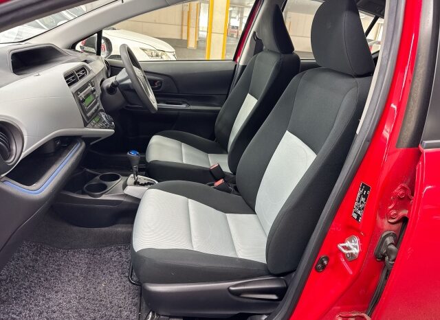 Toyota Aqua HYBRID full