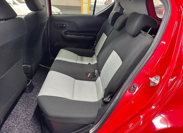 Toyota Aqua HYBRID full
