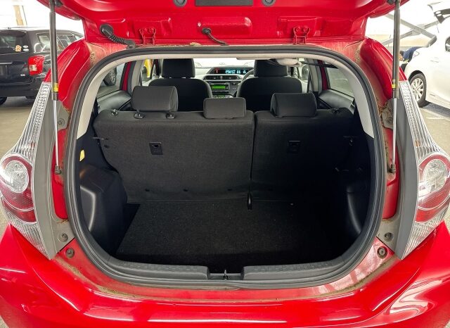 Toyota Aqua HYBRID full