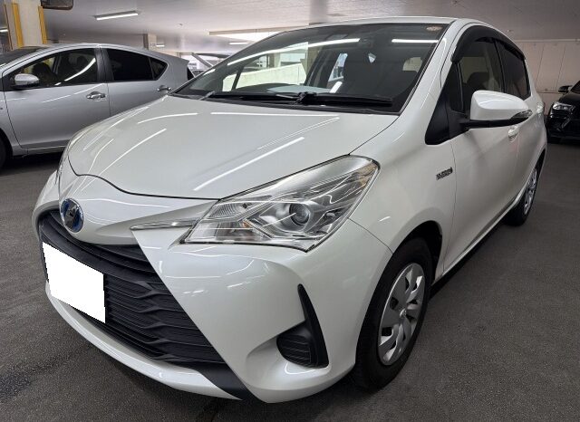 Toyota Vitz Hybrid full
