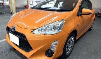 Toyota Aqua HYBRID full