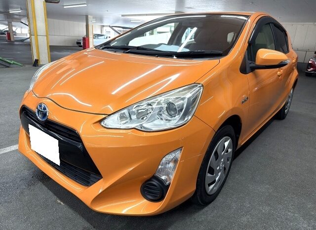 Toyota Aqua HYBRID full