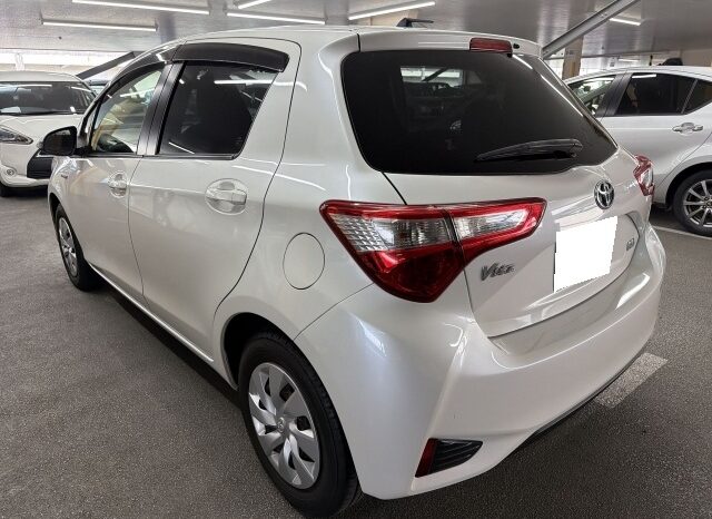 Toyota Vitz Hybrid full