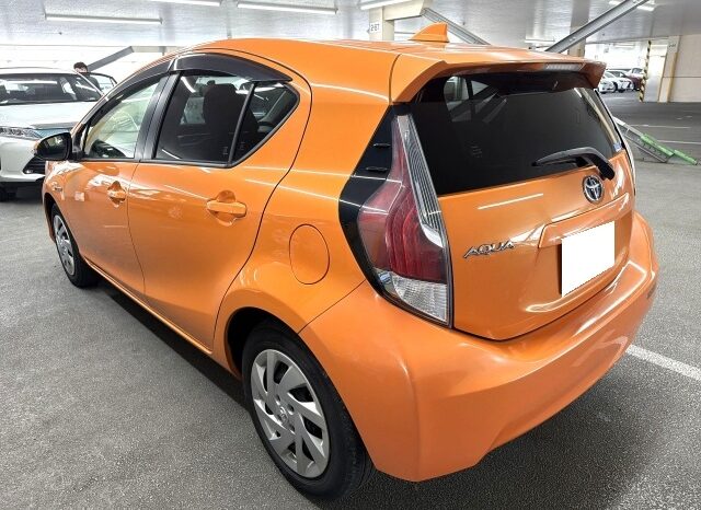 Toyota Aqua HYBRID full