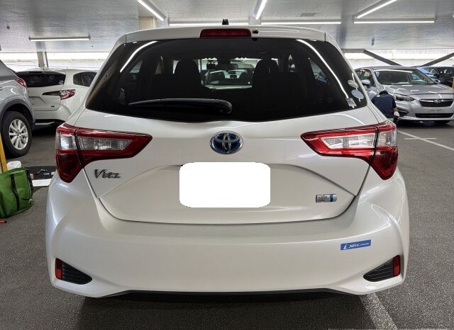 Toyota Vitz Hybrid full