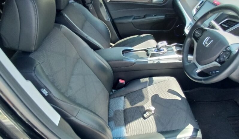 Honda Jade Hybrid full