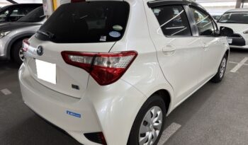 Toyota Vitz Hybrid full