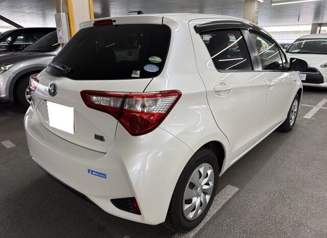 Toyota Vitz Hybrid full