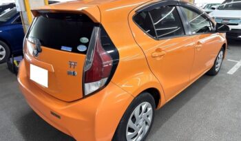 Toyota Aqua HYBRID full