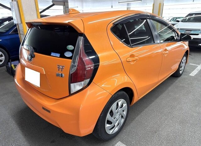 Toyota Aqua HYBRID full