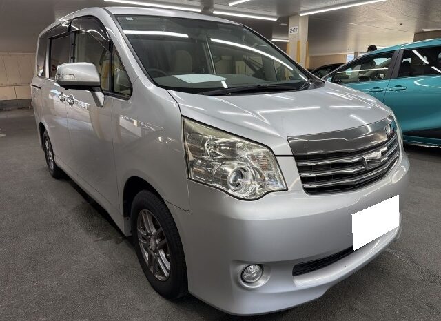 Toyota Noah full