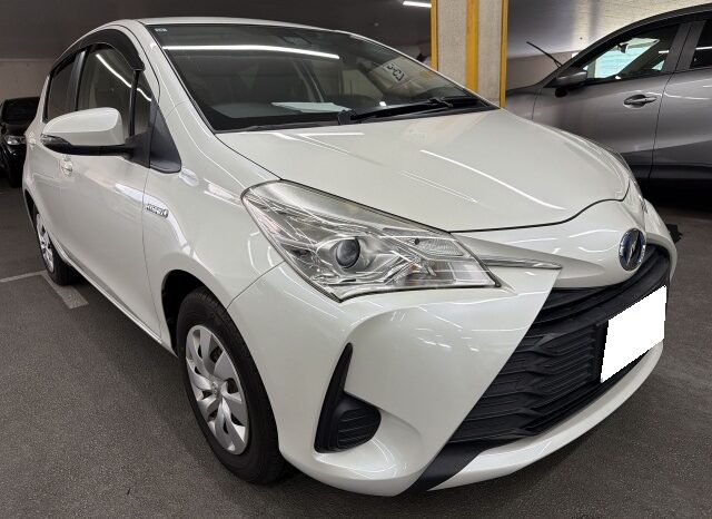 Toyota Vitz Hybrid full