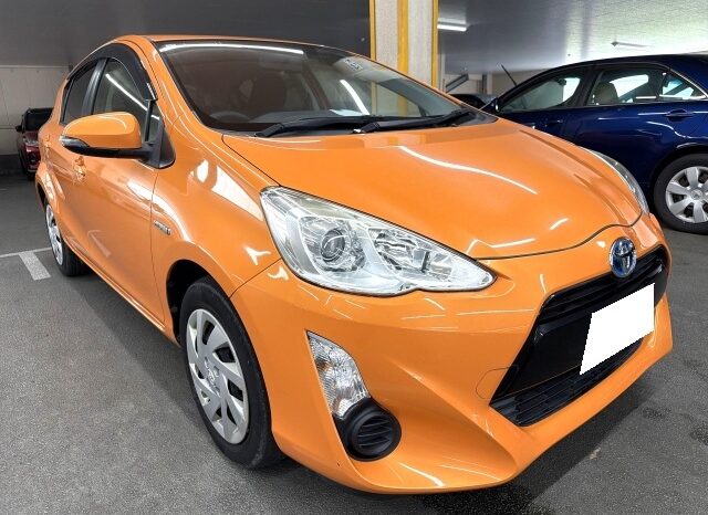 Toyota Aqua HYBRID full