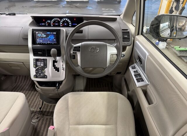 Toyota Noah full