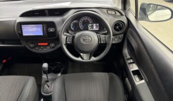 Toyota Vitz Hybrid full