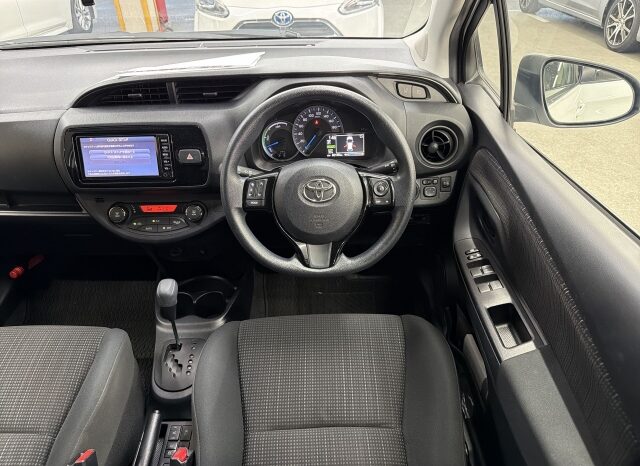 Toyota Vitz Hybrid full