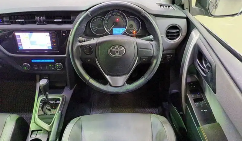 Toyota Auris full