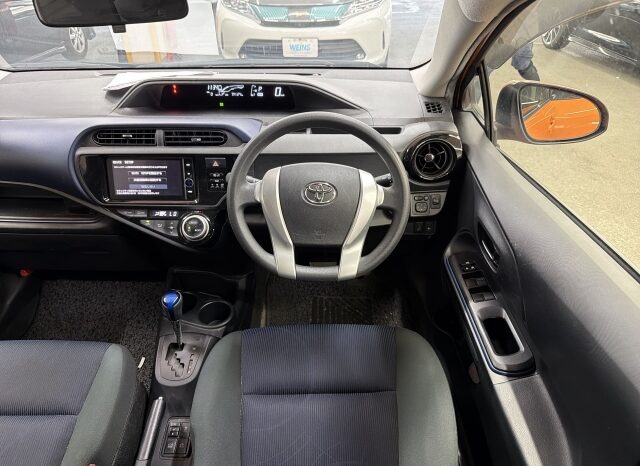 Toyota Aqua HYBRID full