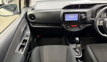 Toyota Vitz Hybrid full
