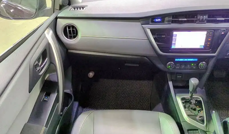 Toyota Auris full