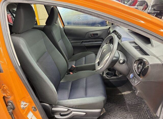 Toyota Aqua HYBRID full