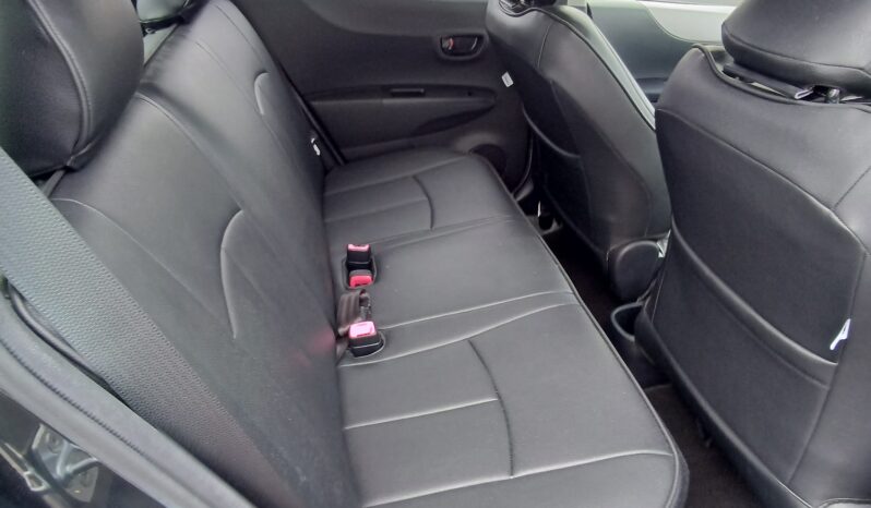 Toyota Vitz full