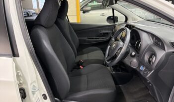 Toyota Vitz Hybrid full