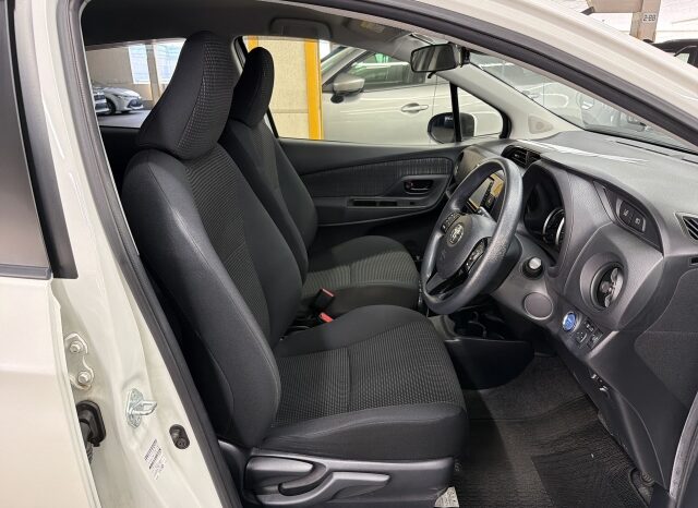 Toyota Vitz Hybrid full