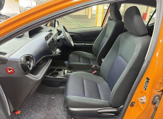 Toyota Aqua HYBRID full