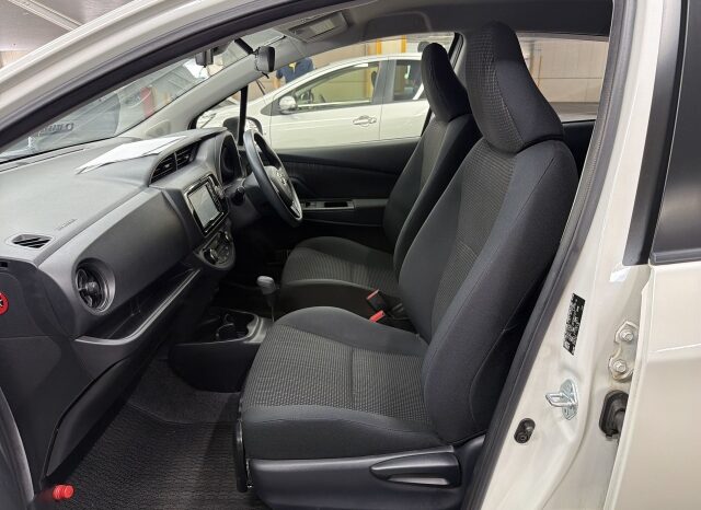 Toyota Vitz Hybrid full