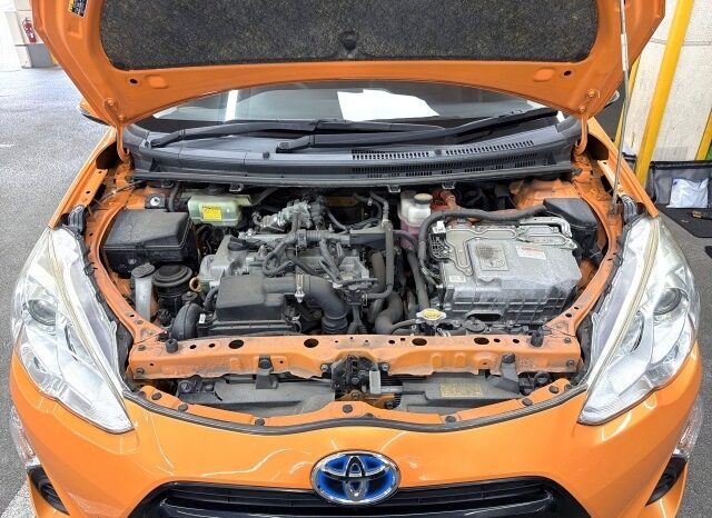 Toyota Aqua HYBRID full