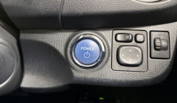 Toyota Vitz Hybrid full
