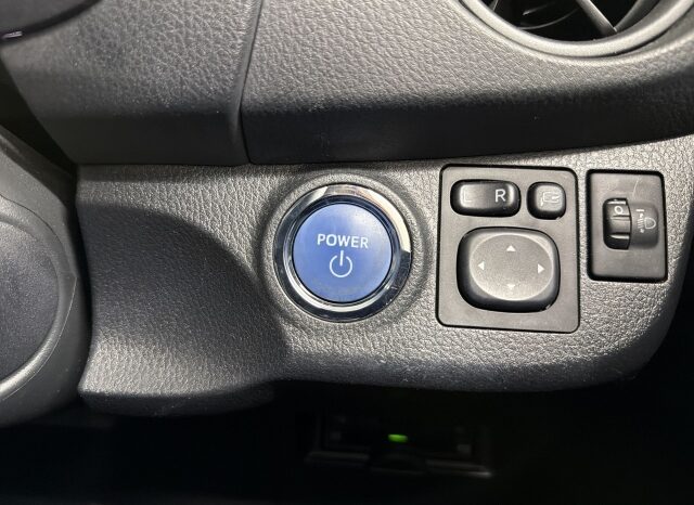 Toyota Vitz Hybrid full