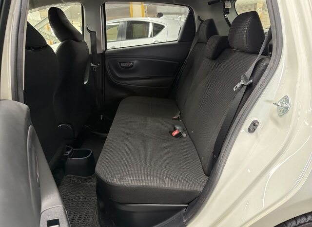 Toyota Vitz Hybrid full