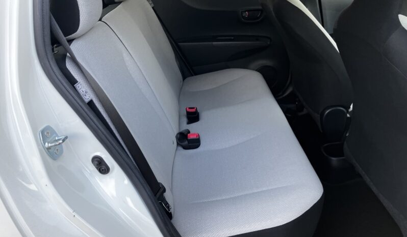 Toyota Vitz full