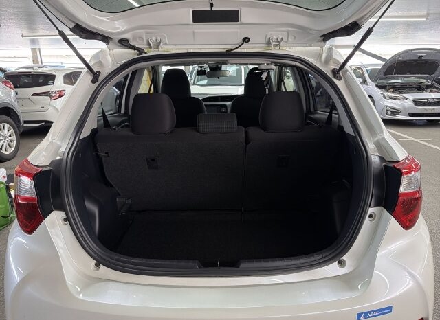 Toyota Vitz Hybrid full