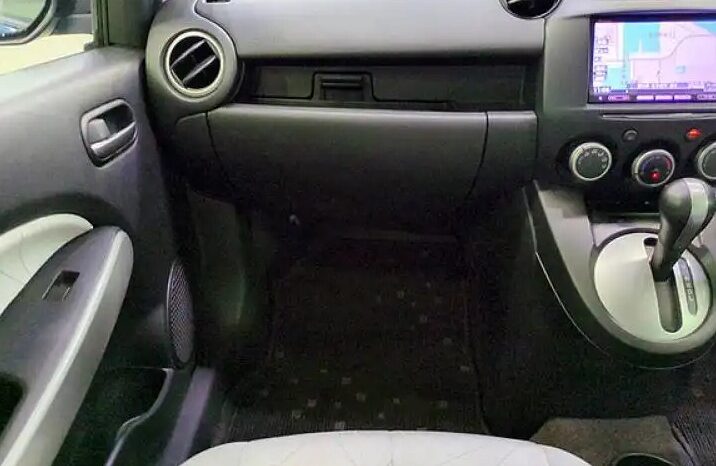 Mazda Demio full