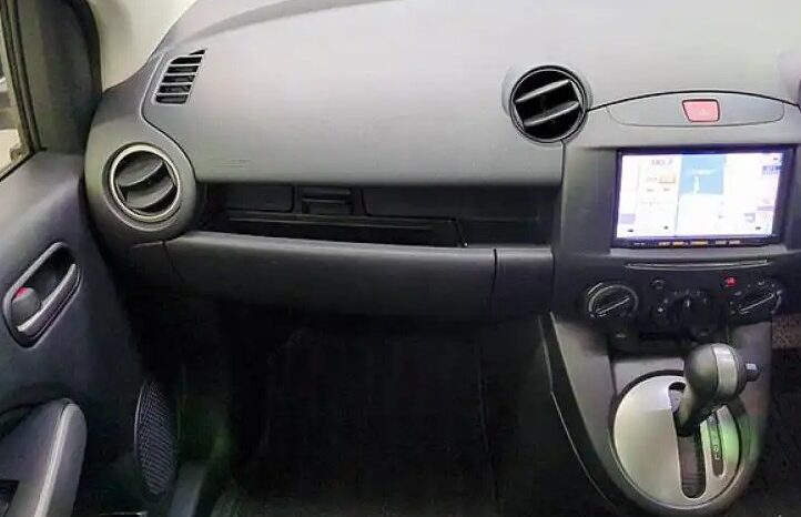 Mazda Demio full