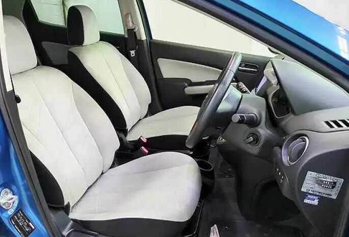 Mazda Demio full